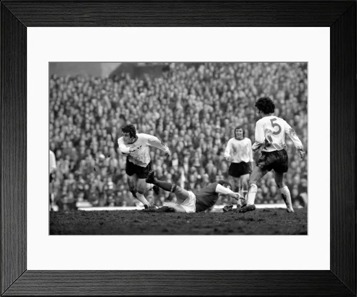 Framed Print : Football: Arsenal F. C. (2) vs. Liverpool F. C. (0). February 1975 75-00618-034 Framed Print : Football: Arsenal F. C. (2) vs. Liverpool F. C. (0). February 1975 75-00618-034