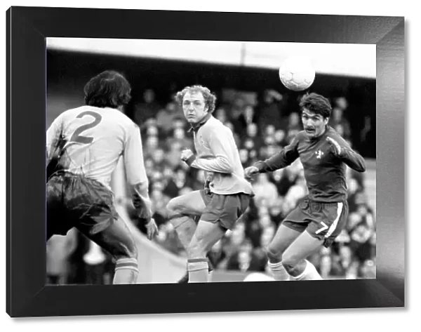 Football: Chelsea F. C. vs. Sheffield Wed. F. C. January 1975 75-00060-014