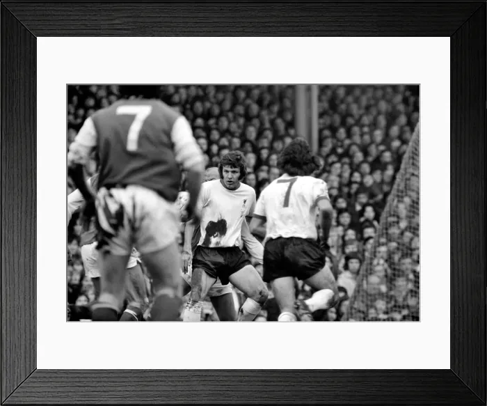 Framed Print : Football: Arsenal F. C. (2) vs. Liverpool F. C. (0). February 1975 75-00618-027 Framed Print : Football: Arsenal F. C. (2) vs. Liverpool F. C. (0). February 1975 75-00618-027