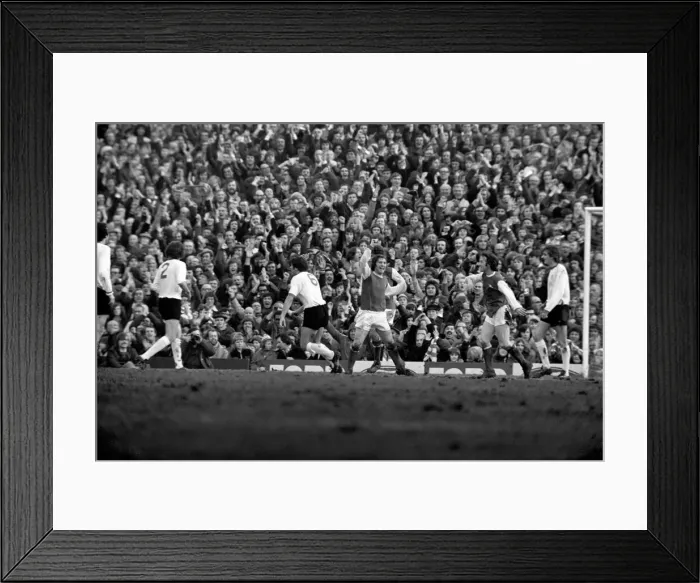 Framed Print : Football: Arsenal F. C. (2) vs. Liverpool F. C. (0). February 1975 75-00618-002 Framed Print : Football: Arsenal F. C. (2) vs. Liverpool F. C. (0). February 1975 75-00618-002