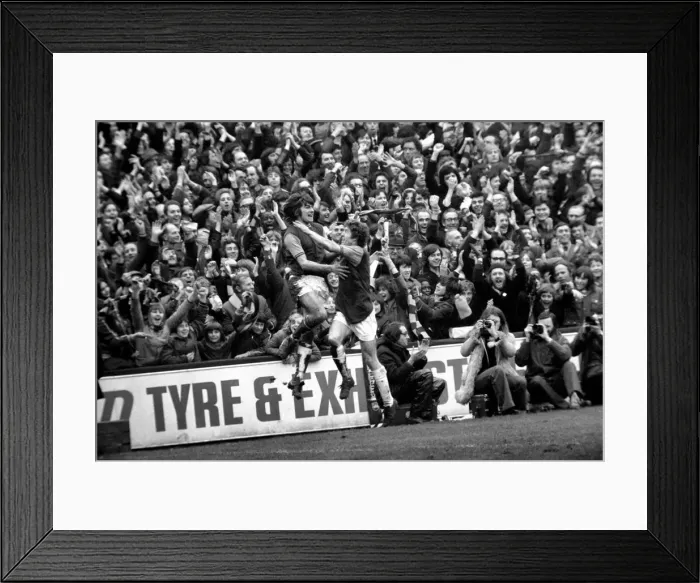 Framed Print : F. A. Cup: West Ham (2) vs. Queens Park Ranger (1). February 1975 75-00908-009 Framed Print : F. A. Cup: West Ham (2) vs. Queens Park Ranger (1). February 1975 75-00908-009