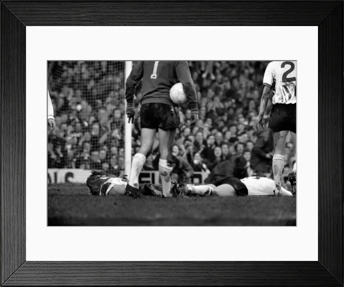 Framed Print : Football: Arsenal F. C. (2) vs. Liverpool F. C. (0). February 1975 75-00618-038 Framed Print : Football: Arsenal F. C. (2) vs. Liverpool F. C. (0). February 1975 75-00618-038