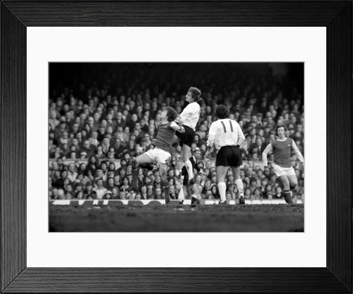 Framed Print : Football: Arsenal F. C. (2) vs. Liverpool F. C. (0). February 1975 75-00618-025 Framed Print : Football: Arsenal F. C. (2) vs. Liverpool F. C. (0). February 1975 75-00618-025