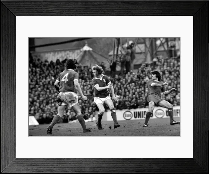 Framed Print : Football: F. A. Cup. Ipswich F. C. v. Liverpool F. C. January 1975 75-00478-038