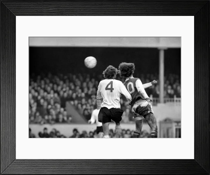Framed Print : Football: Arsenal F. C. (2) vs. Liverpool F. C. (0). February 1975 75-00618-041 Framed Print : Football: Arsenal F. C. (2) vs. Liverpool F. C. (0). February 1975 75-00618-041