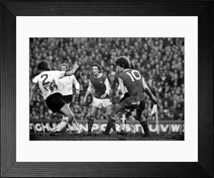 Framed Print : Football: Arsenal F. C. (2) vs. Liverpool F. C. (0). February 1975 75-00618-009 Framed Print : Football: Arsenal F. C. (2) vs. Liverpool F. C. (0). February 1975 75-00618-009