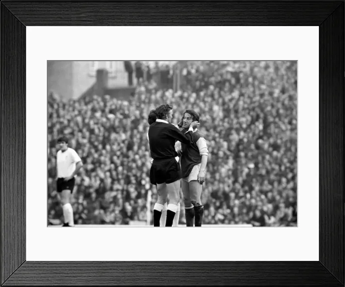 Framed Print : Football: Arsenal F. C. (2) vs. Liverpool F. C. (0). February 1975 75-00618-026 Framed Print : Football: Arsenal F. C. (2) vs. Liverpool F. C. (0). February 1975 75-00618-026