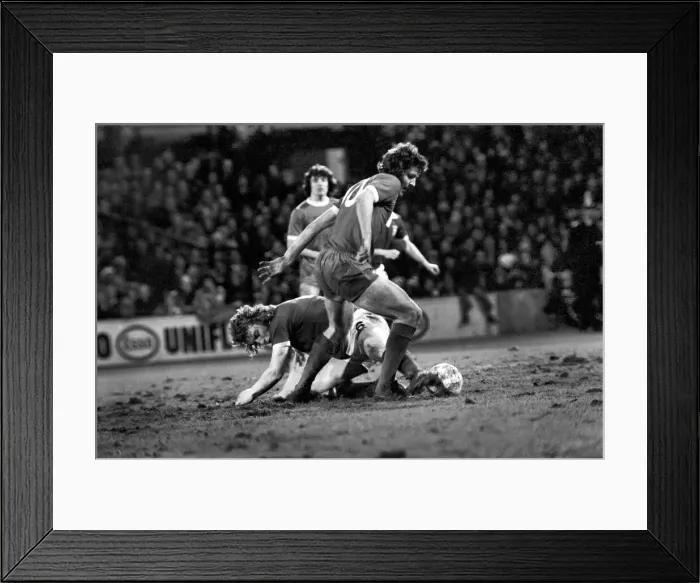 Framed Print : Football: F. A. Cup. Ipswich F. C. v. Liverpool F. C. Toshack holds on the Beattie (6) Framed Print : Football: F. A. Cup. Ipswich F. C. v. Liverpool F. C. Toshack holds on the Beattie (6)