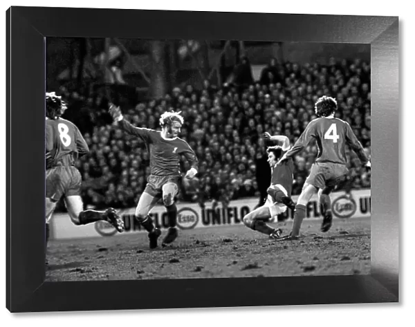 Football: F. A. Cup. Ipswich F. C. v. Liverpool F. C. January 1975 75-00478-023