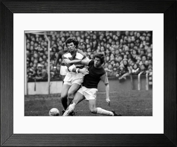 Framed Print : F. A. Cup: West Ham (2) vs. Queens Park Ranger (1). nCharge
