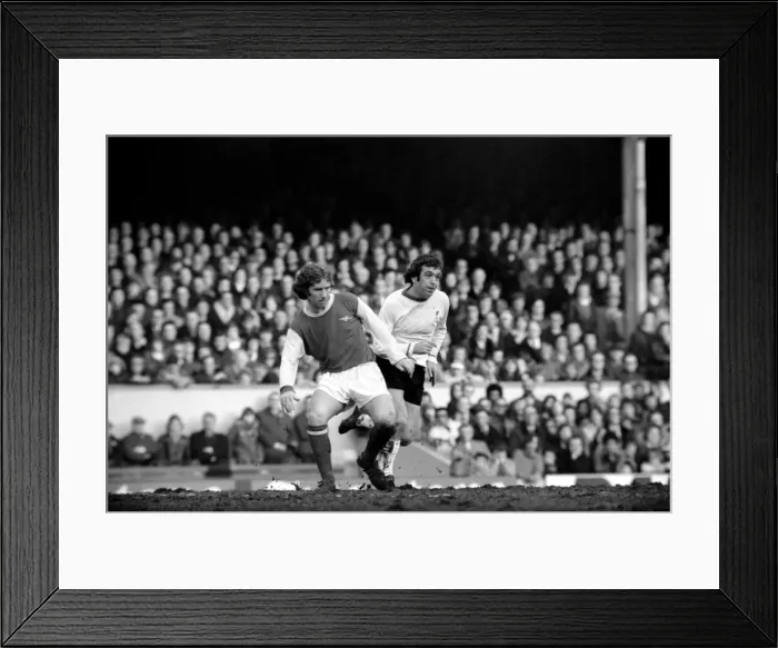 Framed Print : Football: Arsenal F. C. (2) vs. Liverpool F. C. (0). February 1975 75-00618-020 Framed Print : Football: Arsenal F. C. (2) vs. Liverpool F. C. (0). February 1975 75-00618-020