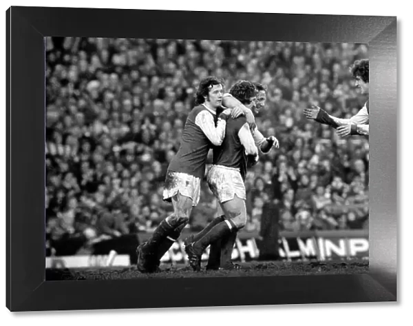 Football: Arsenal F. C. (2) vs. Liverpool F. C. (0). February 1975 75-00618-043