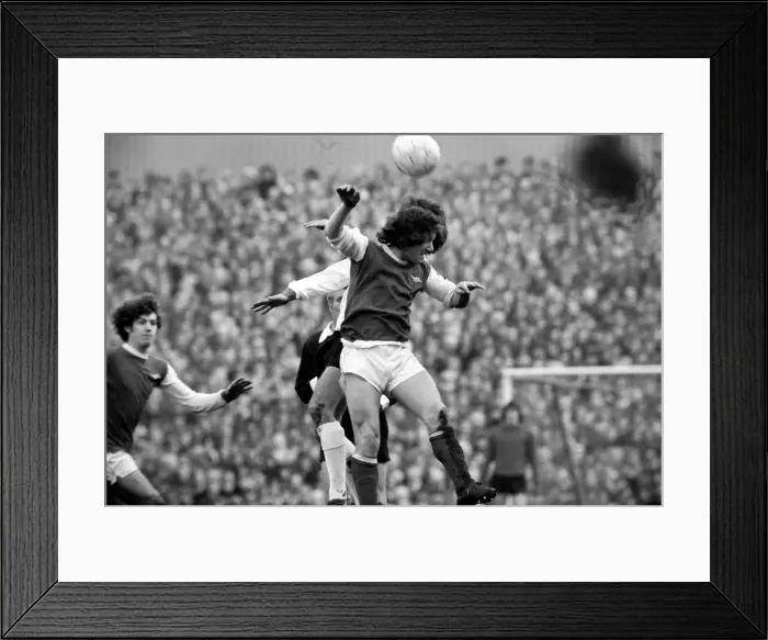 Framed Print : Football: Arsenal F. C. (2) vs. Liverpool F. C. (0). February 1975 75-00618-028 Framed Print : Football: Arsenal F. C. (2) vs. Liverpool F. C. (0). February 1975 75-00618-028