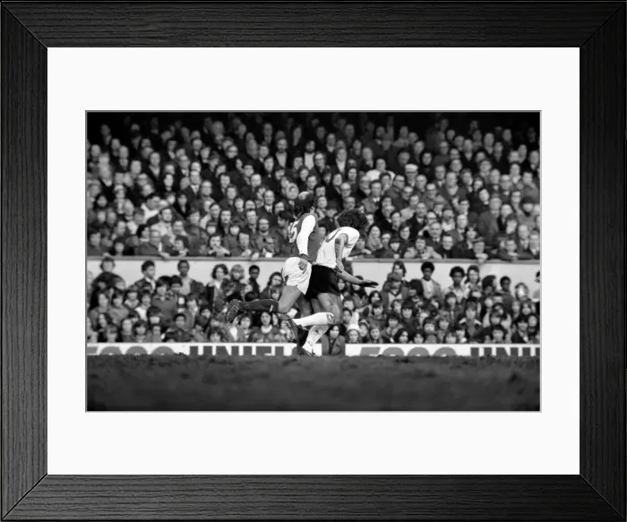 Framed Print : Football: Arsenal F. C. (2) vs. Liverpool F. C. (0). February 1975 75-00618-032 Framed Print : Football: Arsenal F. C. (2) vs. Liverpool F. C. (0). February 1975 75-00618-032