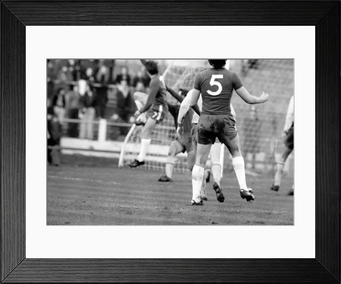 Framed Print : Football: Chelsea F. C. vs. Sheffield Wed. F. C. January 1975 75-00060-012
