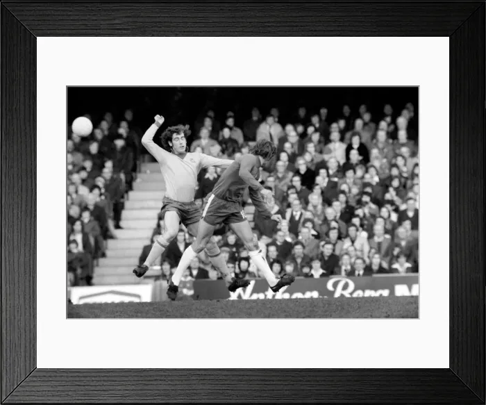 Framed Print : Football: Chelsea F. C. vs. Sheffield Wed. F. C. January 1975 75-00060-007