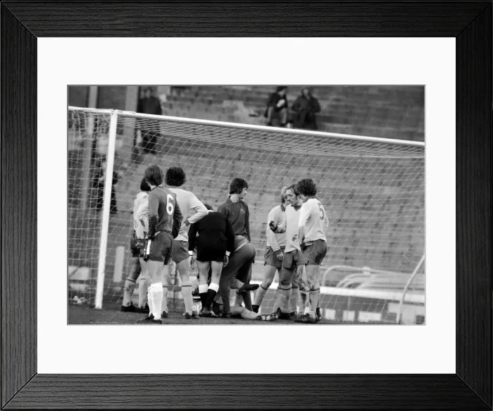 Framed Print : Football: Chelsea F. C. vs. Sheffield Wed. F. C. January 1975 75-00060-010 Framed Print : Football: Chelsea F. C. vs. Sheffield Wed. F. C. January 1975 75-00060-010