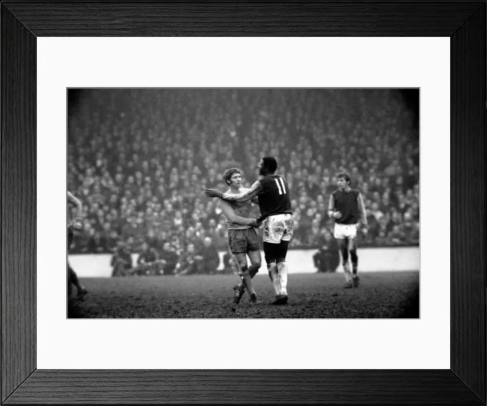 Framed Print : Sport: Football: West Ham 0. v. Everton 1. Watch him! Ball calls instructions in