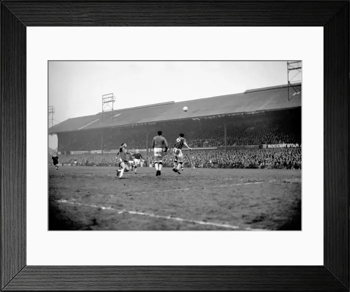 Framed Print : English League Division One Match. Crystal Palace v Chelsea Framed Print : English League Division One Match. Crystal Palace v Chelsea