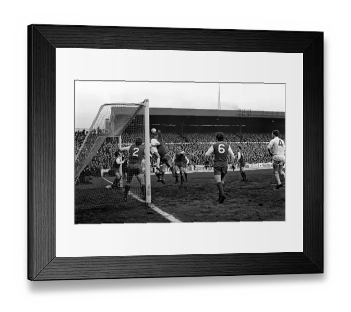 Framed Print : English League Division One match at Elland Road Leeds United 2 v Sheffield Framed Print : English League Division One match at Elland Road Leeds United 2 v Sheffield