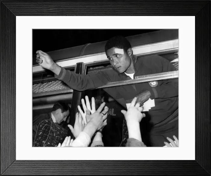 Framed Print : Eusebio da Silva Ferreira, the Portugese inside forward waves farewell to Old Trafford