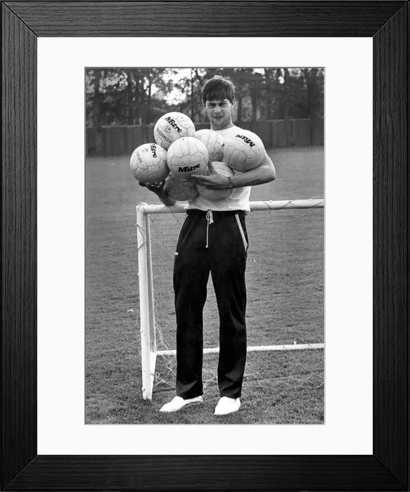 Framed Print : Bobby Mimms Everton. January 1986 P009688