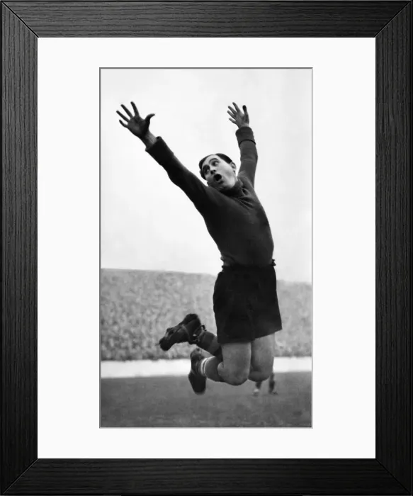 Framed Print : E. Gregory (West Ham. FC). November 1950 P009576 Framed Print : E. Gregory (West Ham. FC). November 1950 P009576