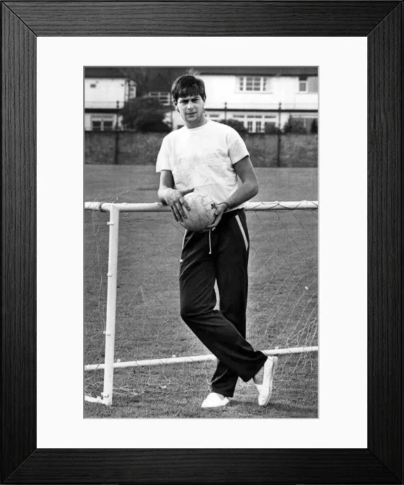 Framed Print : Bobby Mimms Everton F. C. Circa 1986 Framed Print : Bobby Mimms Everton F. C. Circa 1986