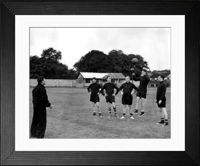 Framed Print : Trainer and coach Bob Paisley of Liverpool on the left putting some of the team member Framed Print : Trainer and coach Bob Paisley of Liverpool on the left putting some of the team member