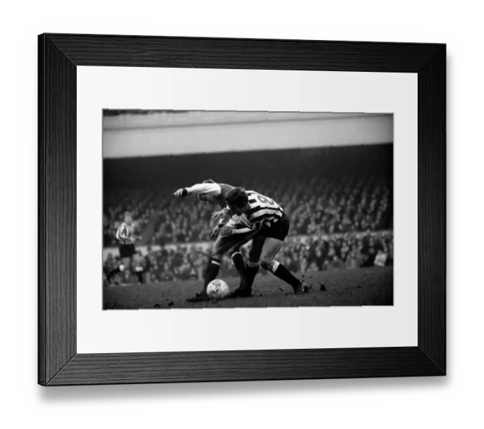 Framed Print : English League Division One match at Highbury. Arsenal 0 v Newcastle United 0
