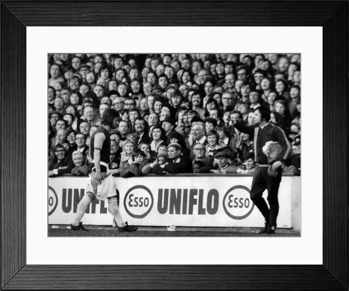 Framed Print : West Ham v Chelsea. Wheres me shorts? West Ham full-back Frank Lampard leaves