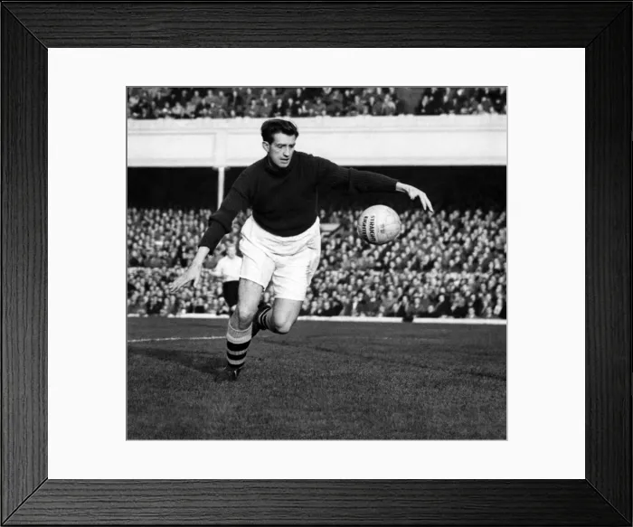 Framed Print : Arsenal v. Sunderland. Platt Arsenal goalie saves from Broadis. November 1950 P009515 Framed Print : Arsenal v. Sunderland. Platt Arsenal goalie saves from Broadis. November 1950 P009515