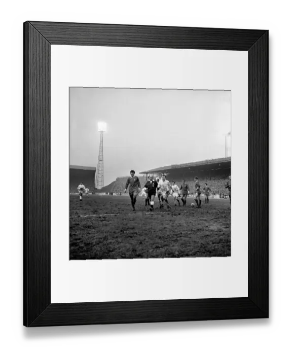 Framed Print : English League Division One match at Elland Road Leeds United 1 v Liverpool 1