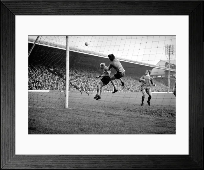 Framed Print : Sport: Football: Liverpool v. Wolverhampton Wanderers. Phil Parkes Framed Print : Sport: Football: Liverpool v. Wolverhampton Wanderers. Phil Parkes