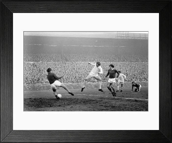 Framed Print : Sport Football: English League Division One Match Leeds Utd v. Everton