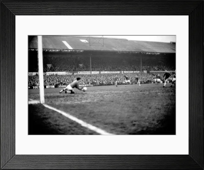 Framed Print : English League Division One Match. Crystal Palace v Chelsea Framed Print : English League Division One Match. Crystal Palace v Chelsea