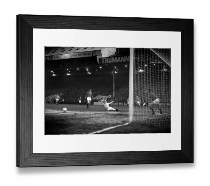 Framed Print : Sport. Football, League Cup Semi Final 1st leg Manchester City 2 v. Manchester United Framed Print : Sport. Football, League Cup Semi Final 1st leg Manchester City 2 v. Manchester United
