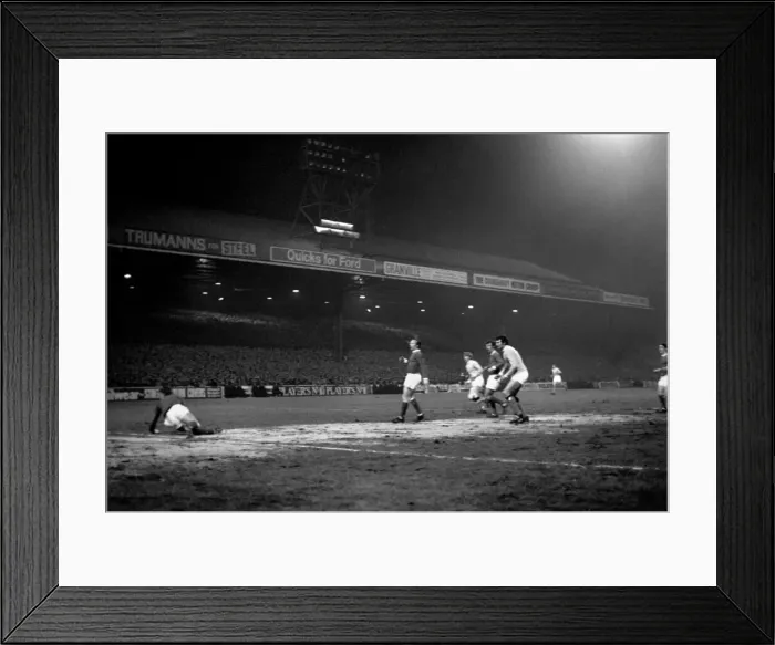 Framed Print : Sport. Football, League Cup Semi Final 1st leg Manchester City 2 v. Manchester United Framed Print : Sport. Football, League Cup Semi Final 1st leg Manchester City 2 v. Manchester United