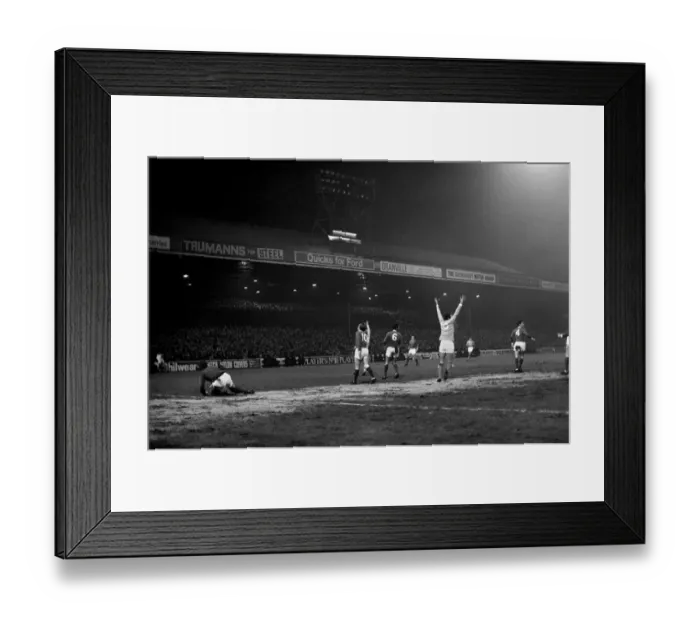 Framed Print : Sport. Football, League Cup Semi Final 1st leg Manchester City 2 v. Manchester United Framed Print : Sport. Football, League Cup Semi Final 1st leg Manchester City 2 v. Manchester United