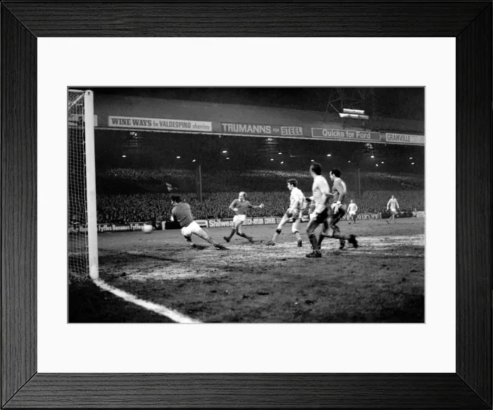 Framed Print : Sport. Football, League Cup Semi Final 1st leg Manchester City 2 v. Manchester United Framed Print : Sport. Football, League Cup Semi Final 1st leg Manchester City 2 v. Manchester United