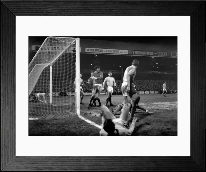 Framed Print : Sport. Football, League Cup Semi Final 1st leg Manchester City 2 v. Manchester United