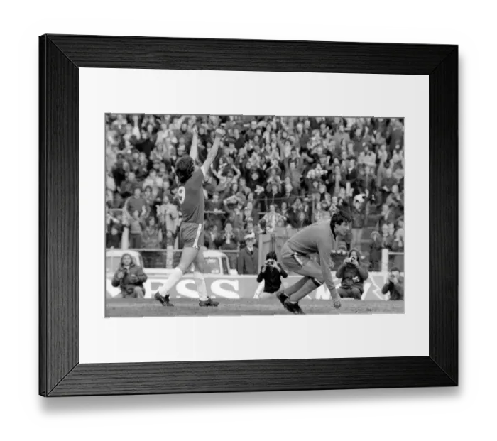 Framed Print : Football: Chelsea (2) vs. Luton (0). April 1977 77-02023-024 Framed Print : Football: Chelsea (2) vs. Luton (0). April 1977 77-02023-024