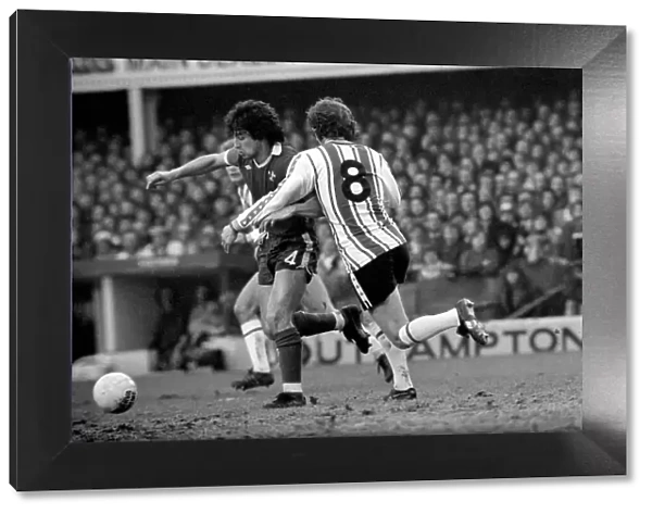 Football: F. A. Cup: Southampton (1) v. Chelsea (1). January 1977 77-00108-030
