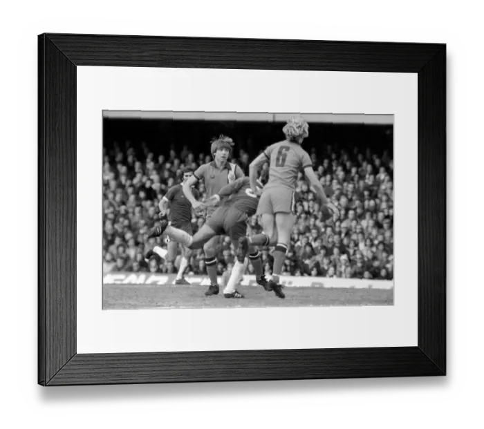 Framed Print : Football: Chelsea (2) vs. Luton (0). April 1977 77-02023-016