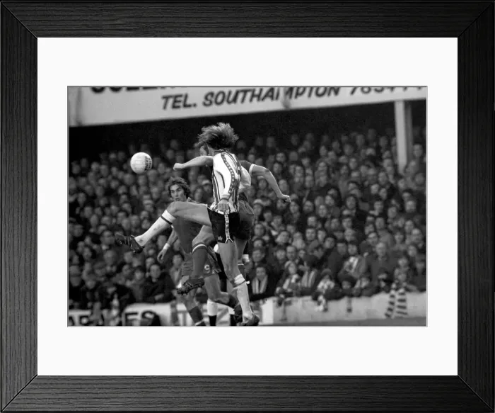 Framed Print : Football: F. A. Cup: Southampton (1) v. Chelsea (1). January 1977 77-00108-025