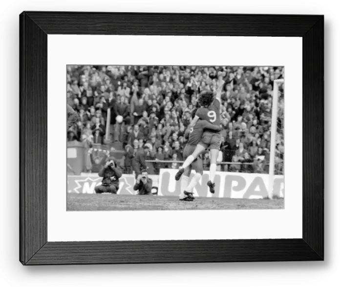 Framed Print : Football: Chelsea (2) vs. Luton (0). April 1977 77-02023-012 Framed Print : Football: Chelsea (2) vs. Luton (0). April 1977 77-02023-012