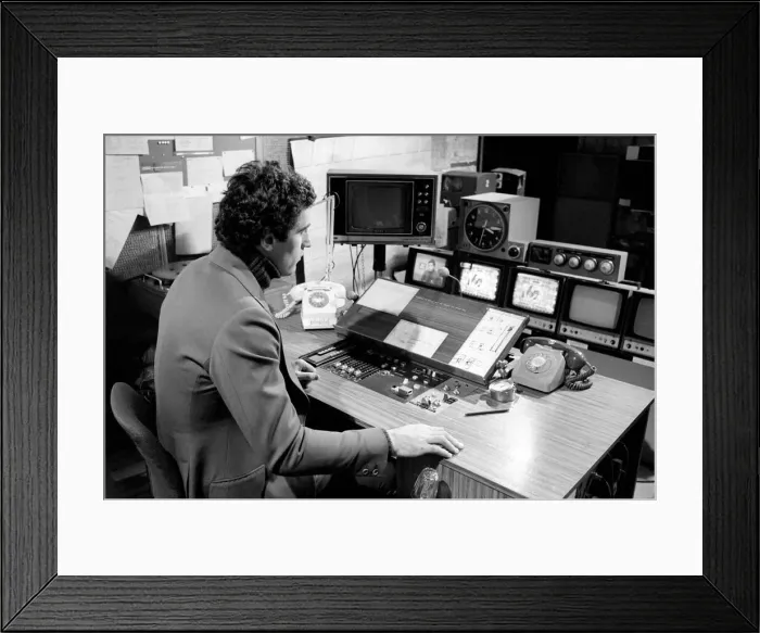 Framed Print : Footballer. Peter Shilton in studios. March 1975 75-01266 Framed Print : Footballer. Peter Shilton in studios. March 1975 75-01266