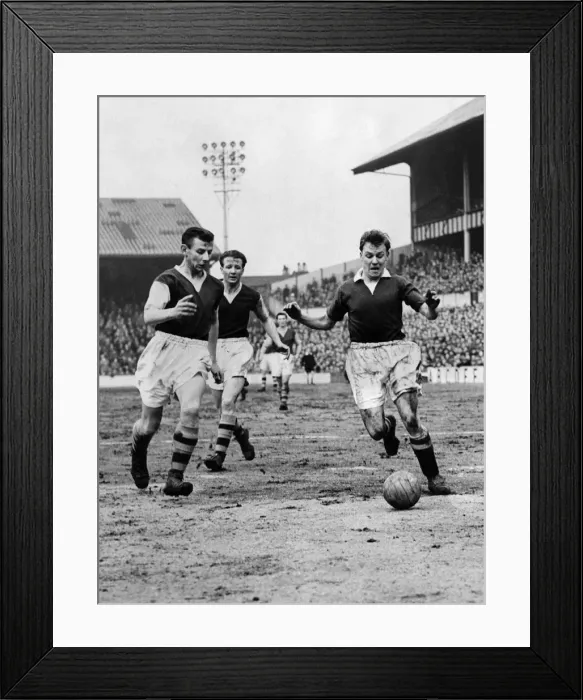 Framed Print : Blunstone (right) the Chelsea outside left, dribbles the ball past Rudman Framed Print : Blunstone (right) the Chelsea outside left, dribbles the ball past Rudman