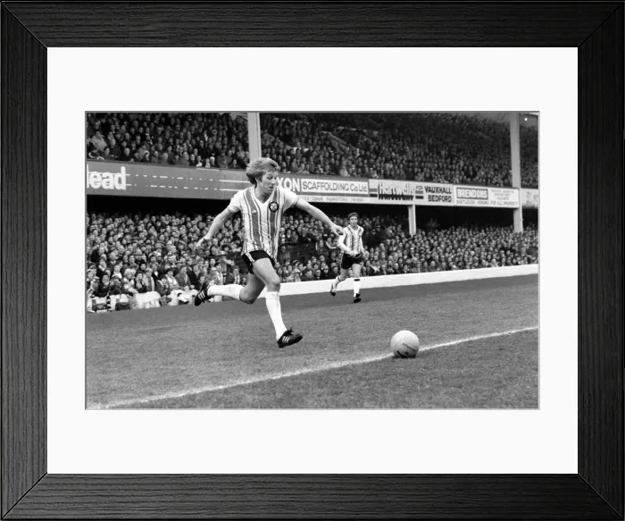 Framed Print : Sport: Football. Southampton vs. Arsenal. Southampton (0) Arsenal (1) Framed Print : Sport: Football. Southampton vs. Arsenal. Southampton (0) Arsenal (1)