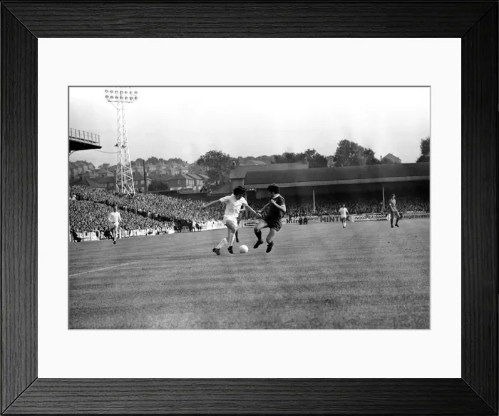 Framed Print : Football: Leeds United (1) v. Liverpool (0). September 1971 71-12020-073 Framed Print : Football: Leeds United (1) v. Liverpool (0). September 1971 71-12020-073